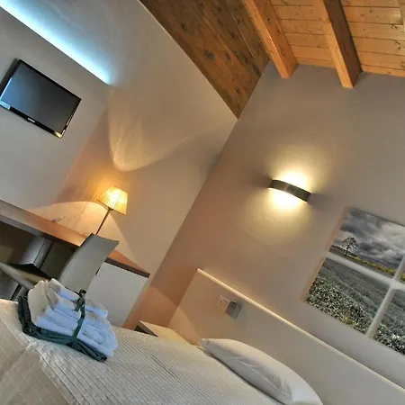 维丽芙住宿加早餐酒店 3* Moniga del Garda