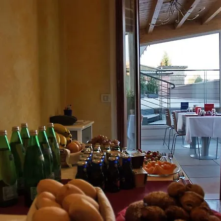 维丽芙住宿加早餐酒店 住宿加早餐酒店 Moniga del Garda